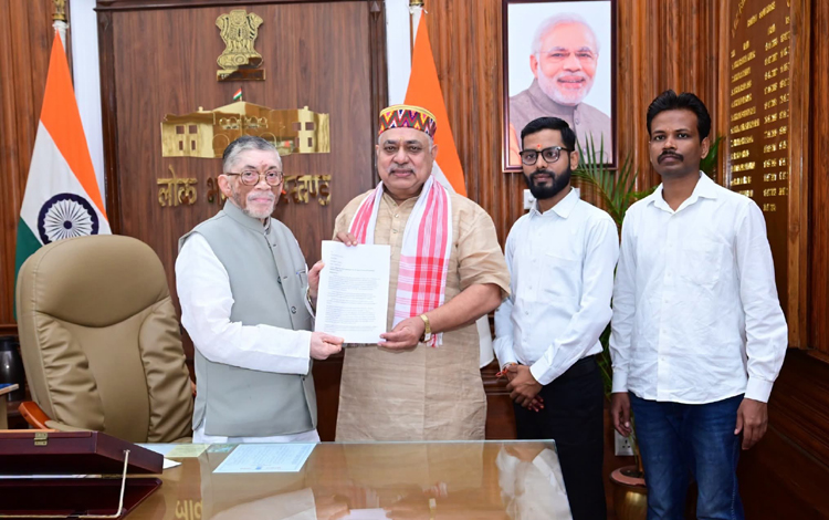 हजारीबाग के पूर्व सांसद यदुनाथ पांडेय ने राज्यपाल से की मुलाकात, विश्वविद्यालयों से जुड़े महत्वपूर्ण विषयों पर चर्चा